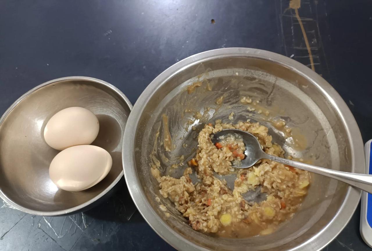 #今天吃什么#早上就煮了燕麦粥，两个鸡蛋算不算营养早餐？