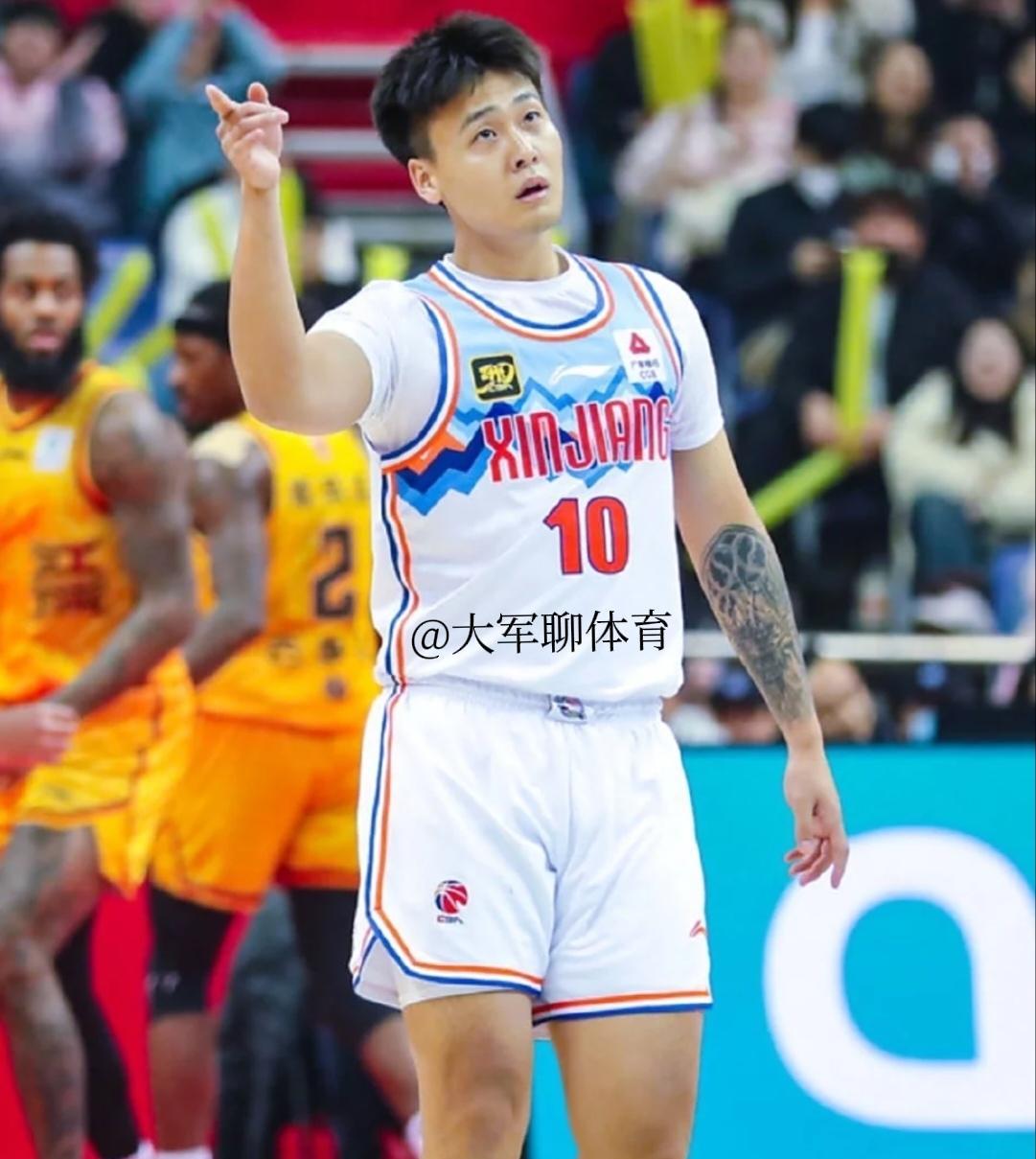 赵睿转会北京男篮尘埃落定。
新疆广汇男篮俱乐部官方发文，通过与北京首钢男篮俱乐部