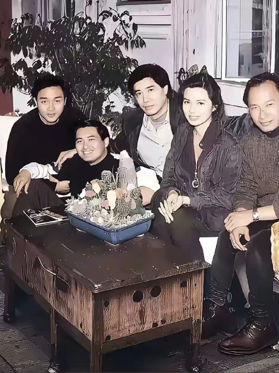 这是张1991年片场的合影，图中的这些人你都能认出吗？
