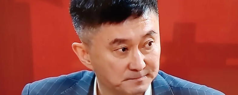 同样是外甥，张庆鹏外甥彭仕俊在杜峰手里几年摸不着一次球，上不了一次场，被逼无奈，