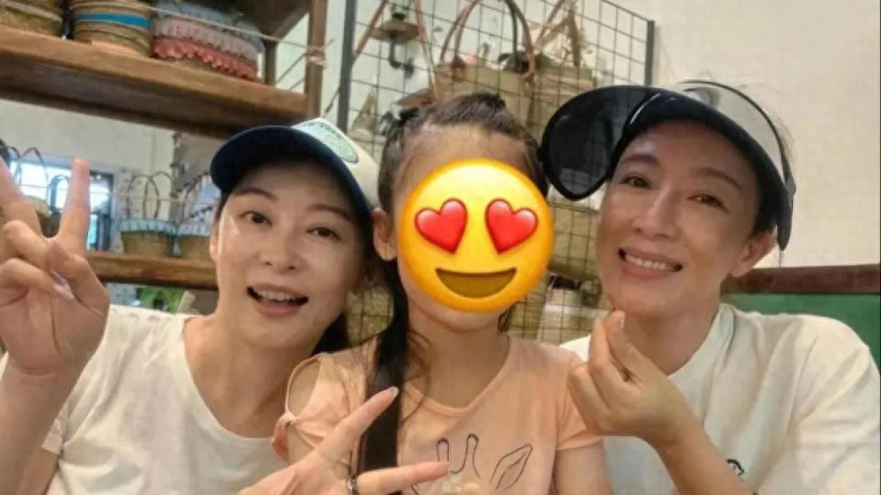 杨卓娜谈离世后爸频落泪儿时让给妹妹杨怡仅有的玩偶成童年阴影
