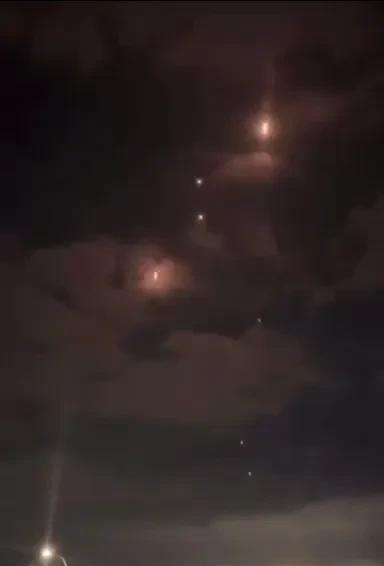 目前最猛的两发伊朗导弹，没有之一
9枚拦截弹同时升空都没挡住
直接高速灌顶砸向地