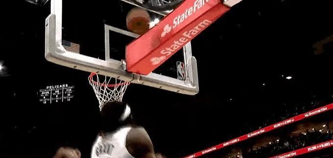 打起来了。
格兰特和米西篮下相互拉拽爆发冲突，直接被驱逐了。
怎么说呢？
杨瀚森