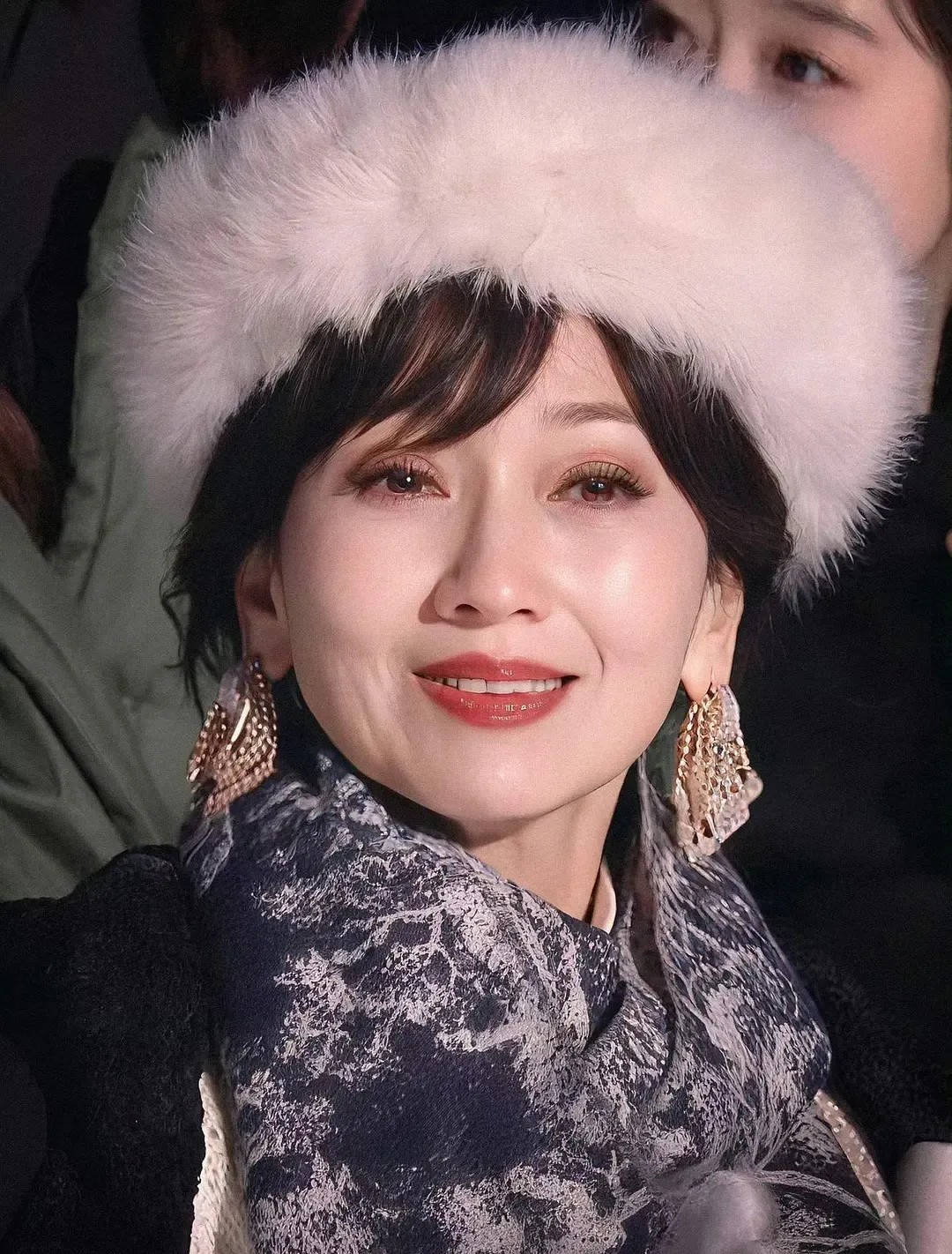 浪姐直播镜头一转赵雅芝

美得吓我一大跳

脸在江山在！

72了啊啊啊啊