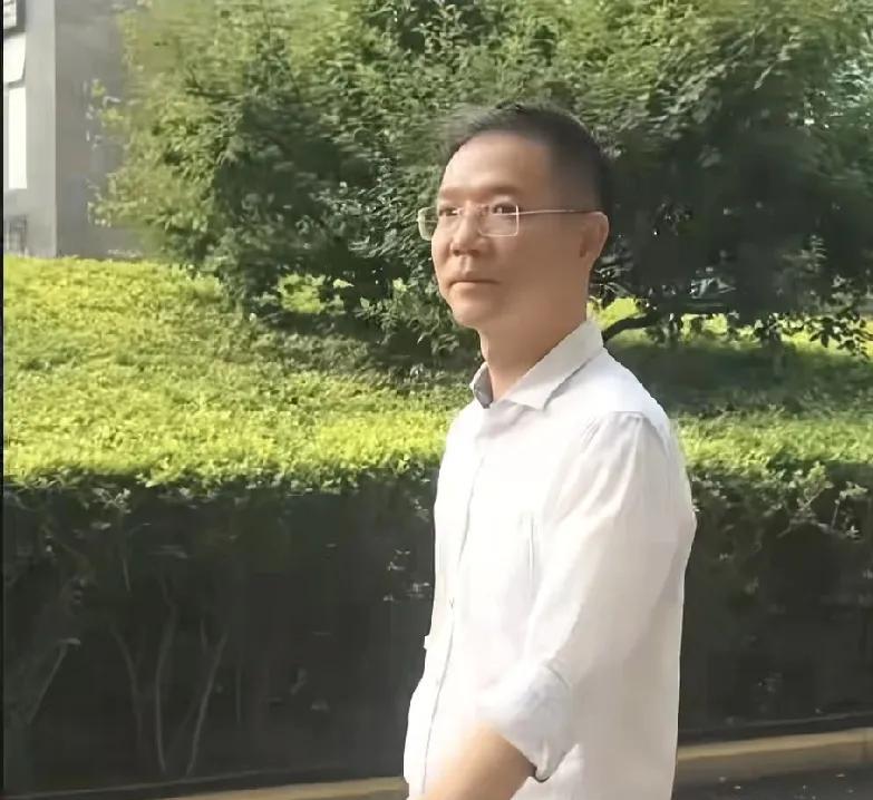 不用担心钉锤子，他这回下岗了，名单里面没有他呀
626这一次的三拒开课，大家都是