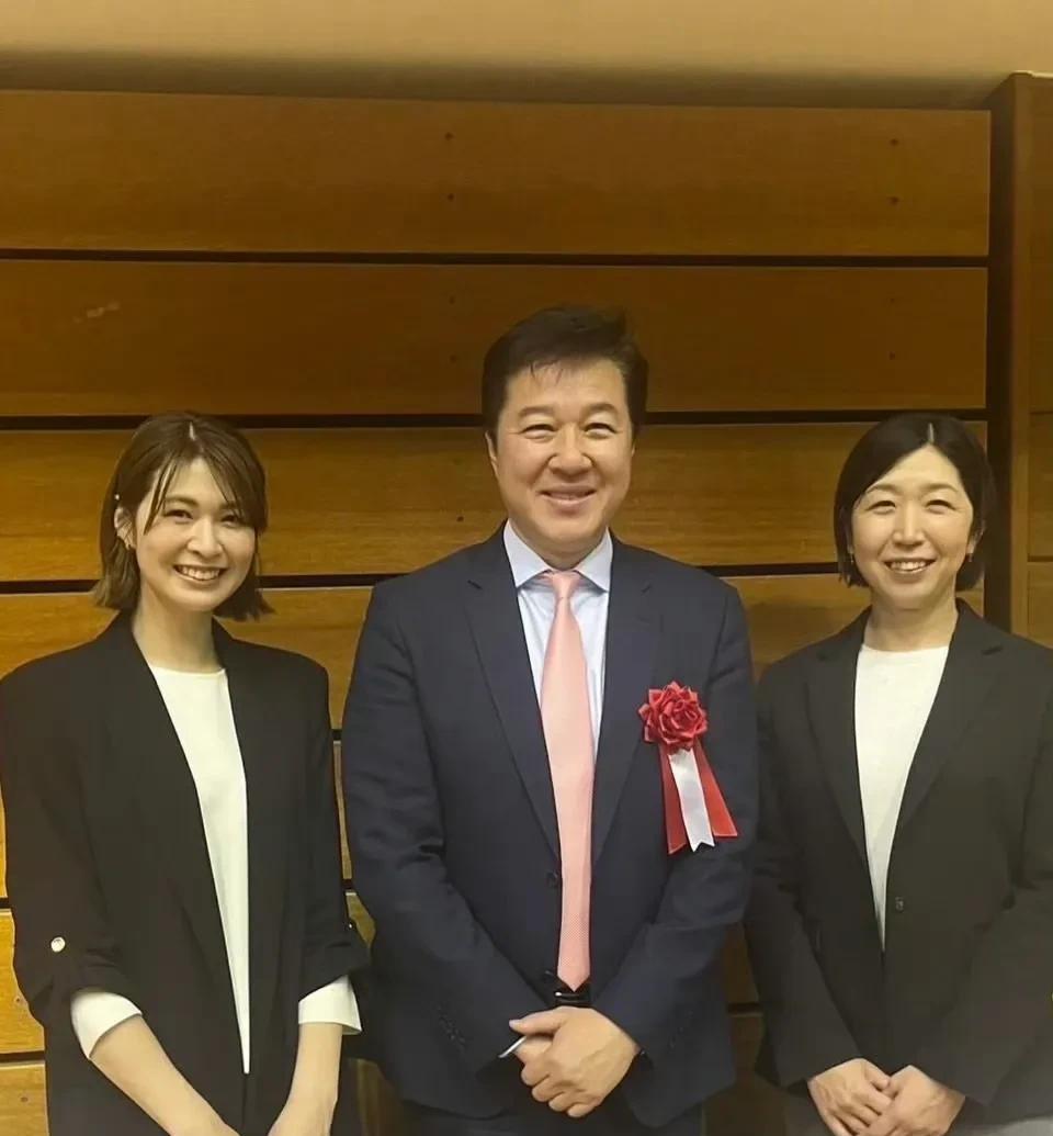 日本女排名将木村和荒木出席全日本私立大学30周年庆典开幕式！