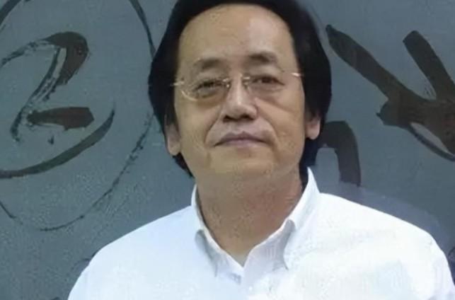 2001年，一位名叫倪海厦的中年男子在网络上发布了一篇震动医学界的言论。这句话，
