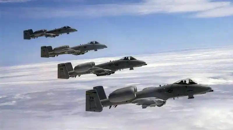 美军10架F-35压境委内瑞拉！马杜罗：284个前线摆好架势，这场