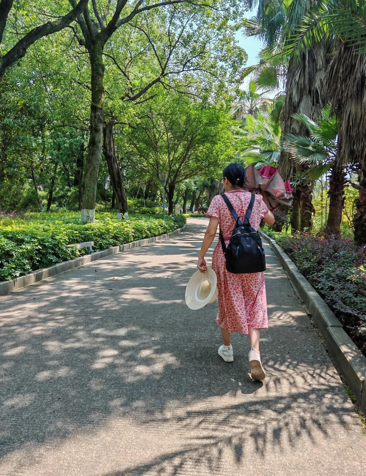 【生活感悟】
    昨天晚上，老婆说了一句最扎心的话：如果有机会当爷爷奶奶，我