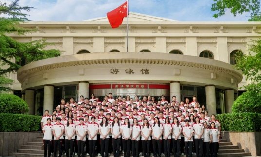 中国游泳队启程前往新加坡参加世界泳联世锦赛。游泳项目比赛将于7月27日至8月3日