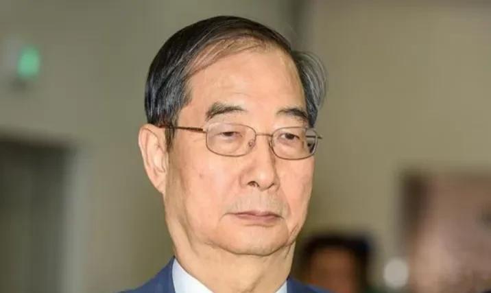 韩德洙死扛到底了！
就在昨天，3月30日，由于韩德洙在恢复代理总统职权后，迟迟不
