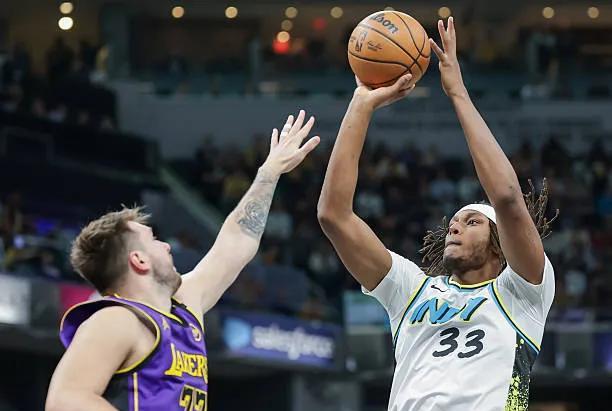 ESPN专家Kevin Pelton认为，特纳是湖人先签后换的潜在目标：
“有球