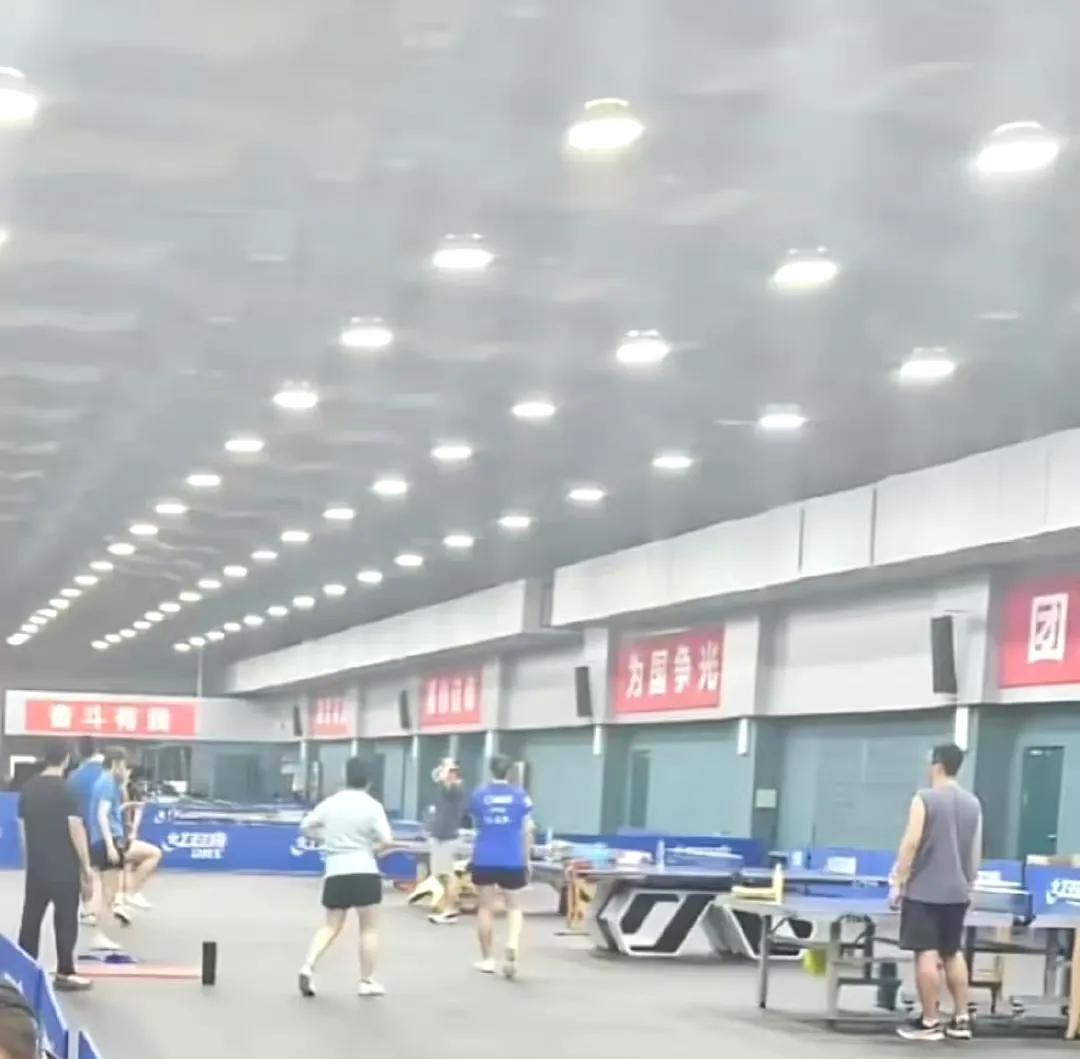 06月20日王曼昱进行体能训练，大家能找到吗？久违的看见王曼昱训练，孙奇体能教练