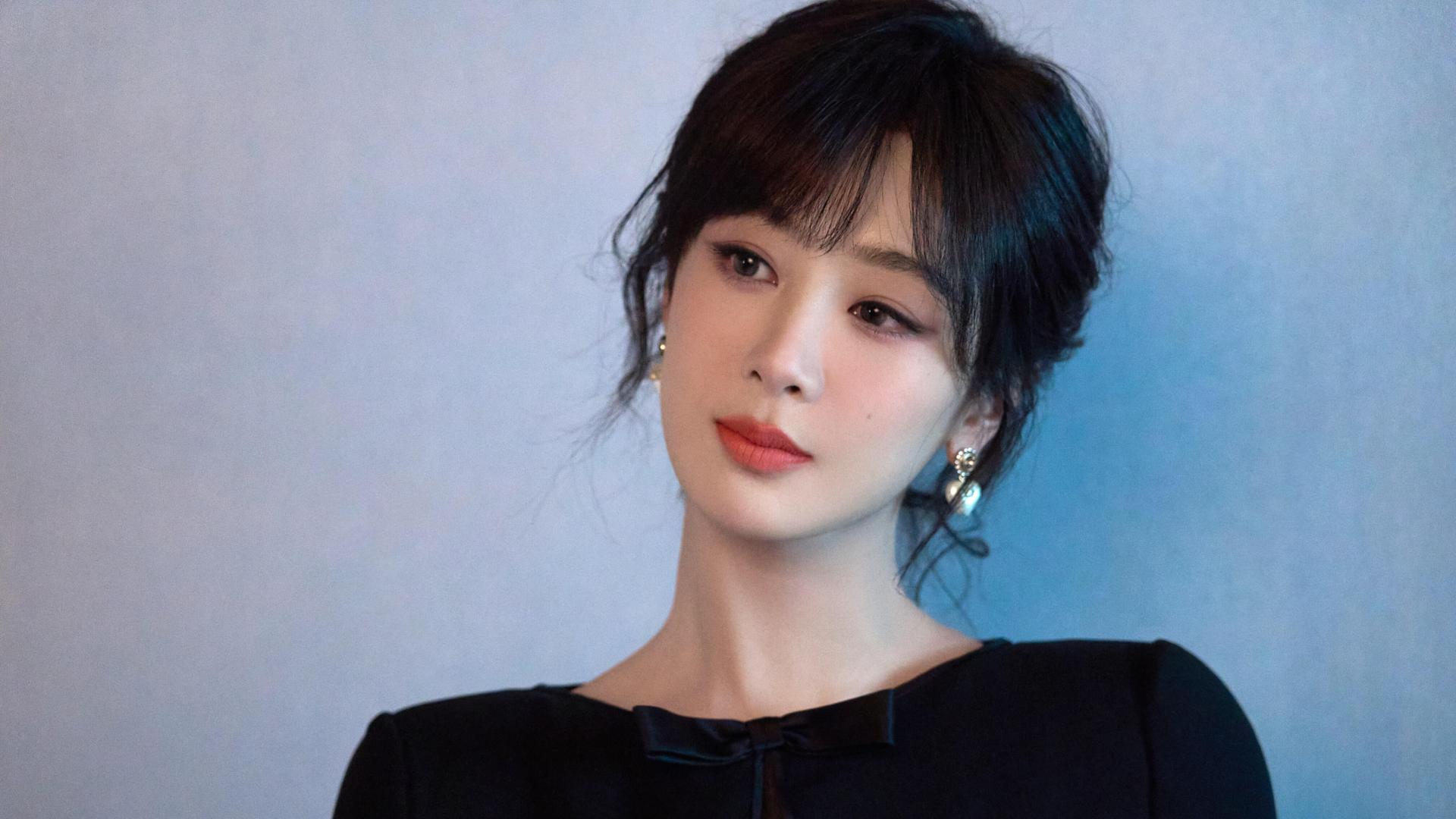 杨紫新造型引发热议：从“国民闺女”到“华伦千金”的优雅蜕变  ​