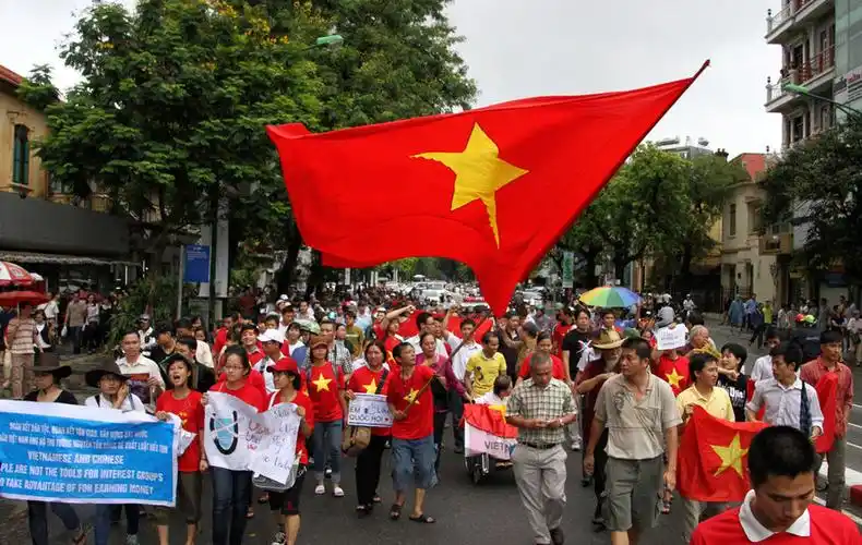 南越和北越现在的内部矛盾，极为尖锐，几乎不可调和。
南越当时的设想是，如果越南未