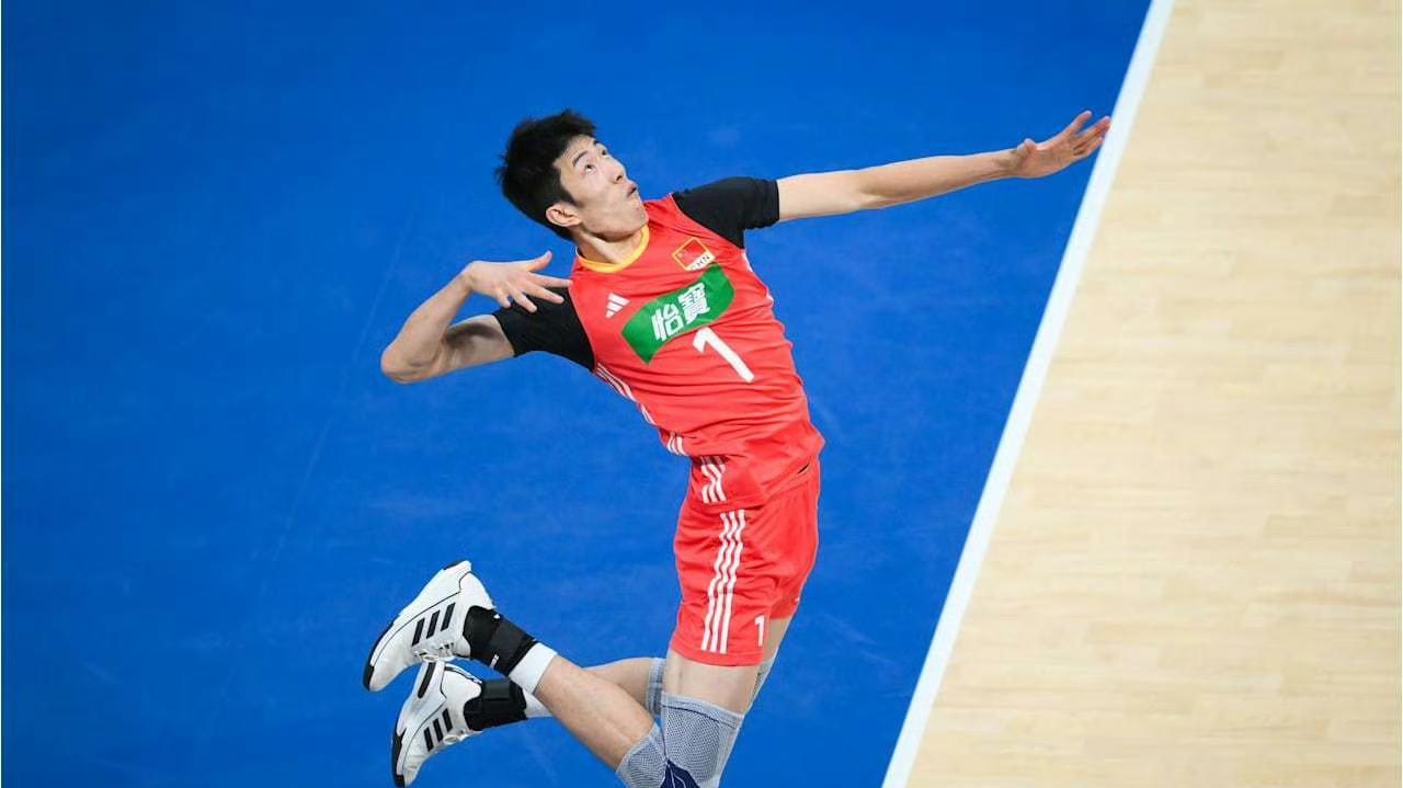 昨天中国男排在世锦赛首战1-3负于巴西队，两位副攻和三位主攻都发挥出高水平，得分