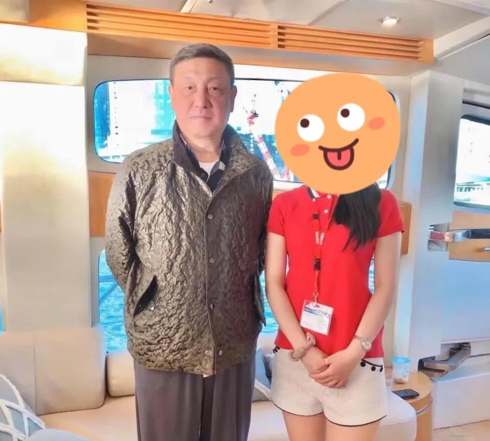 果然男人更懂男人
我问我老公：韩磊老婆比他小16岁年轻漂亮，他为什么还会管不住自