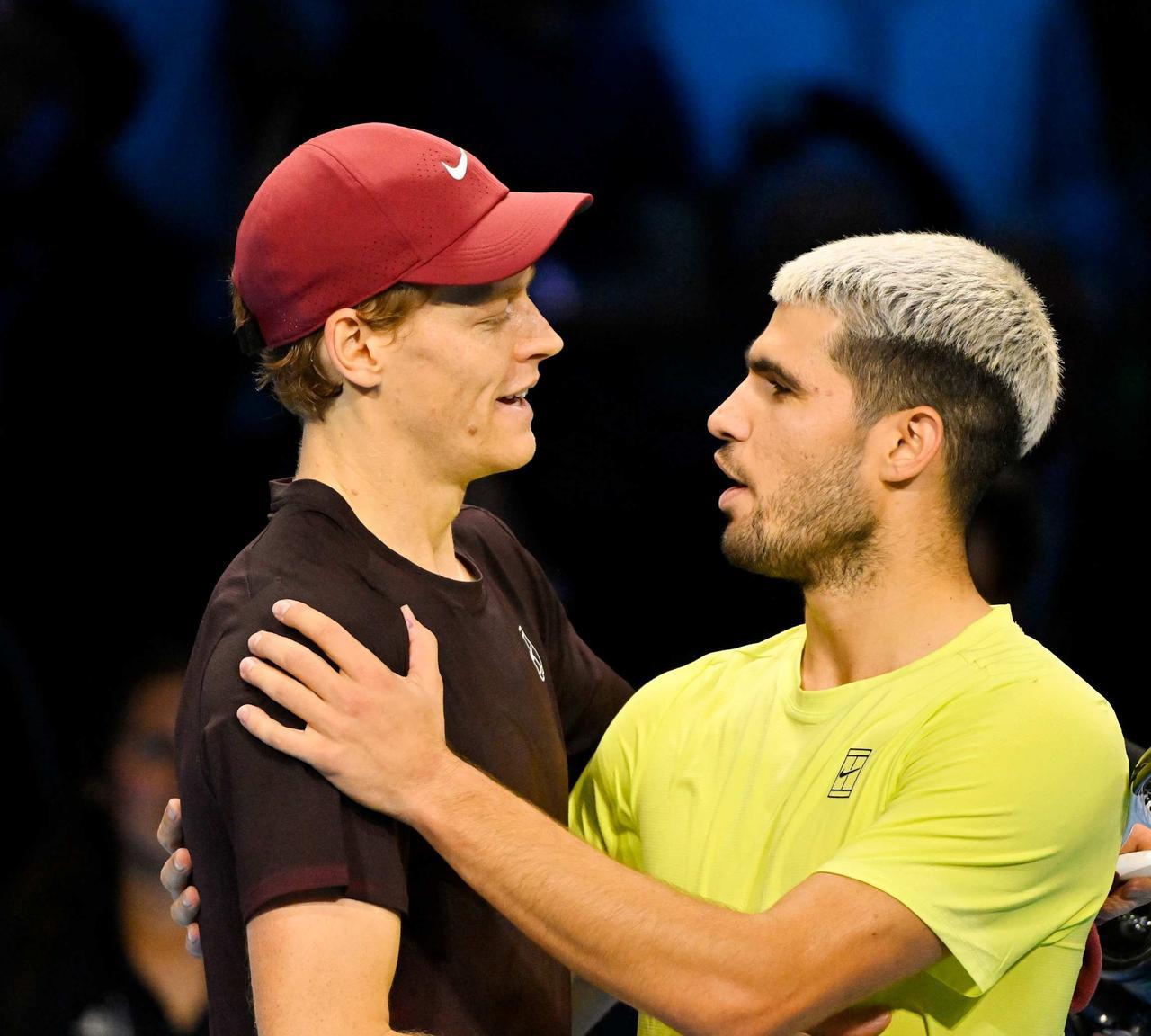 本赛季网坛，共计4位球员的奖金总额突破1000万美元：
1.辛纳：1911万美元