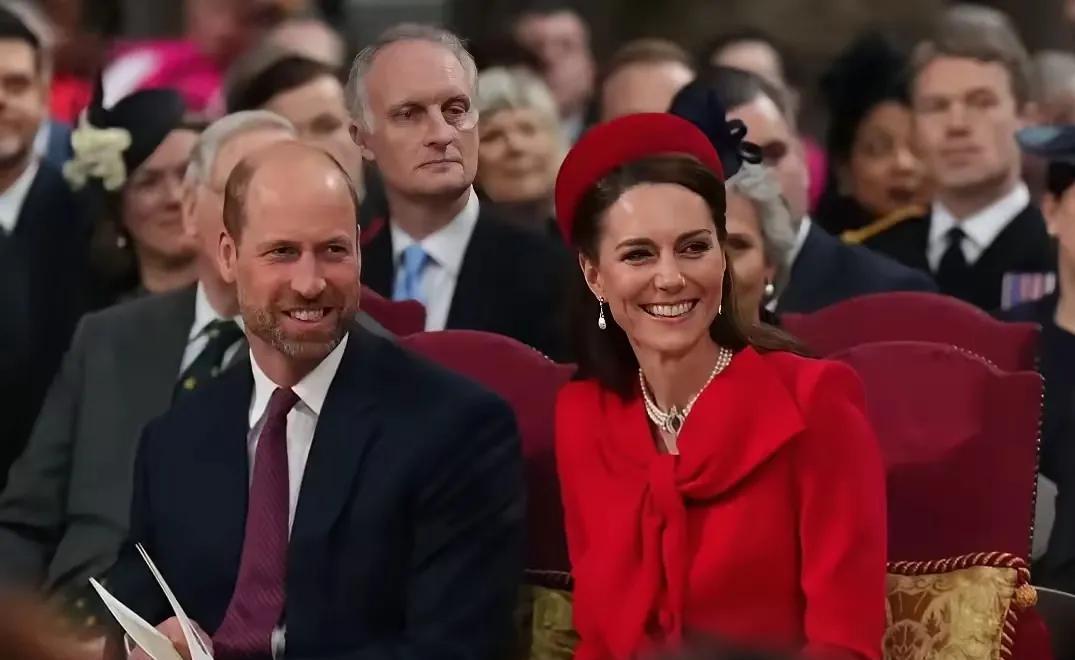 凯特的状态，终于回来了！
英国王室最新成员照片，出炉了！一袭红色大衣的凯特王妃展