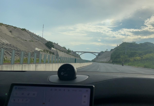 EC6这舒适刹车感觉不赖
但紧急刹车时为啥没有
刚开两周时间，一直都比较谨慎，毕