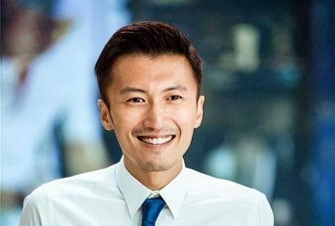 4月26日谢霆锋复出演唱会炸场，却因安保队长身份引爆热搜——49岁TVB金牌绿叶