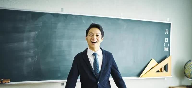 发现没，但凡当过老师的人，在转行离开学校，离开老师这个工作岗位，到了新的单位后，