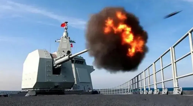 澳网友灵魂拷问：
我们跟着美国去南海时理直气壮，怎么人家来公海就急得跳脚？
要我