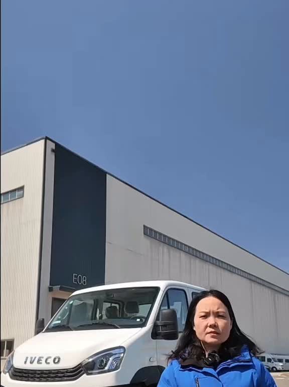 大家好，我是南京依维柯工程师。今天来聊一聊原厂四驱越野车前桥和后桥。
·依维柯