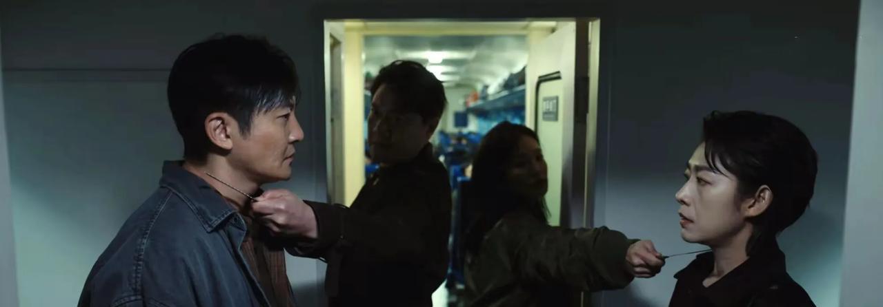 《黄雀》
第一季结局太让人意外！本以为佛爷是大boss，没想到真正的赢家另有其人