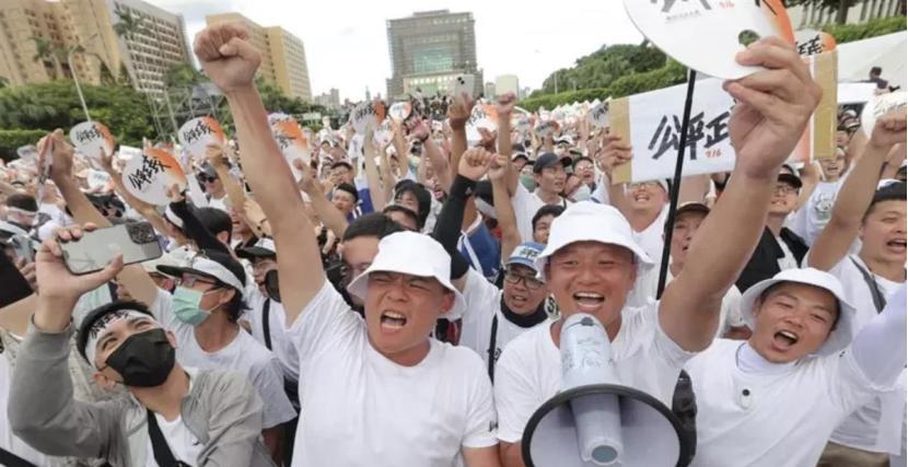 中国硬刚美国的态度，收服台湾人心！2025年4月9日，在看到中国态度后，台湾专家
