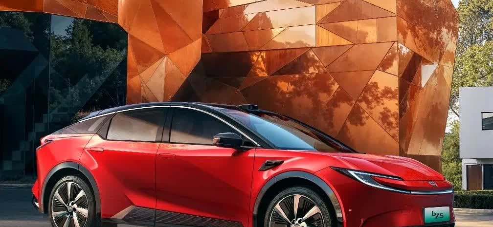 这就是赤裸裸的现实啊！
6％家庭，买50万元以上的车；
12％家庭，买20~
