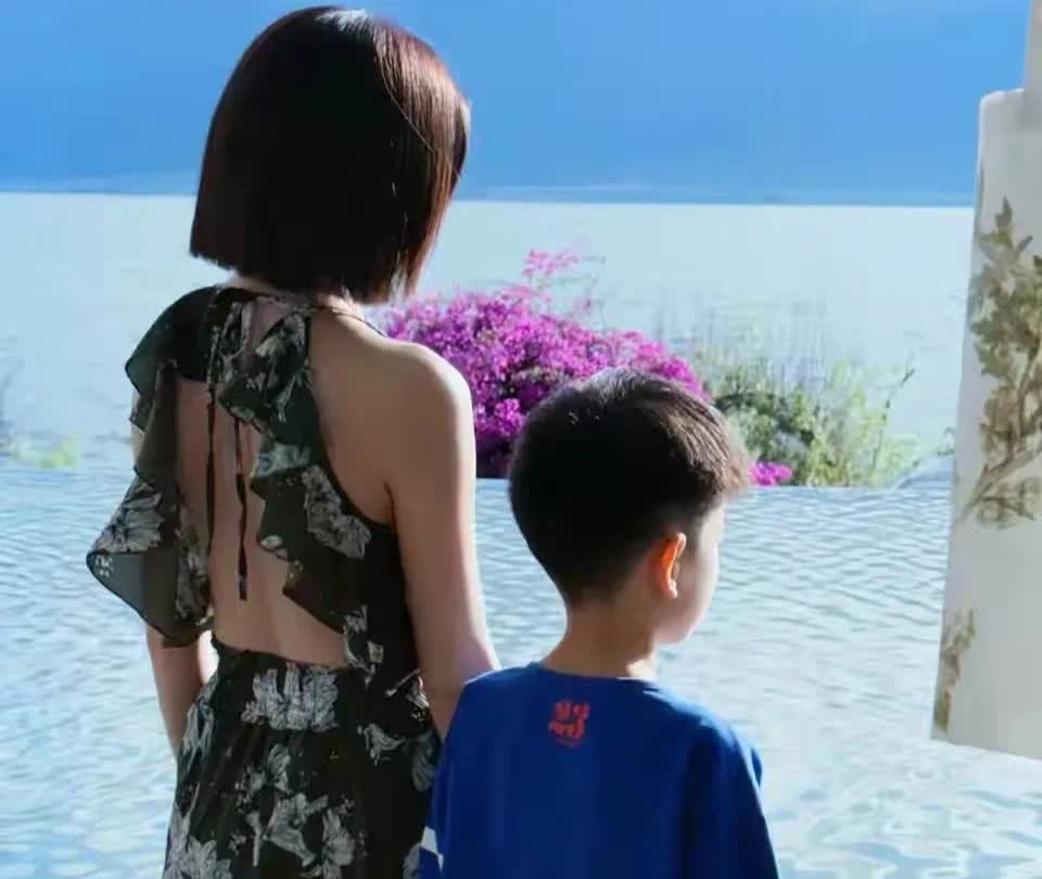 陈妍希的生日，过的有些孤单！
5月31日，陈妍希迎来41岁生日，晒出与儿子的背