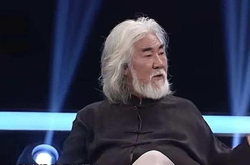 杜星霖和张纪中夫妇在接受采访时，张纪中说，他从来没有觉得杜星霖小，也从来没有觉得