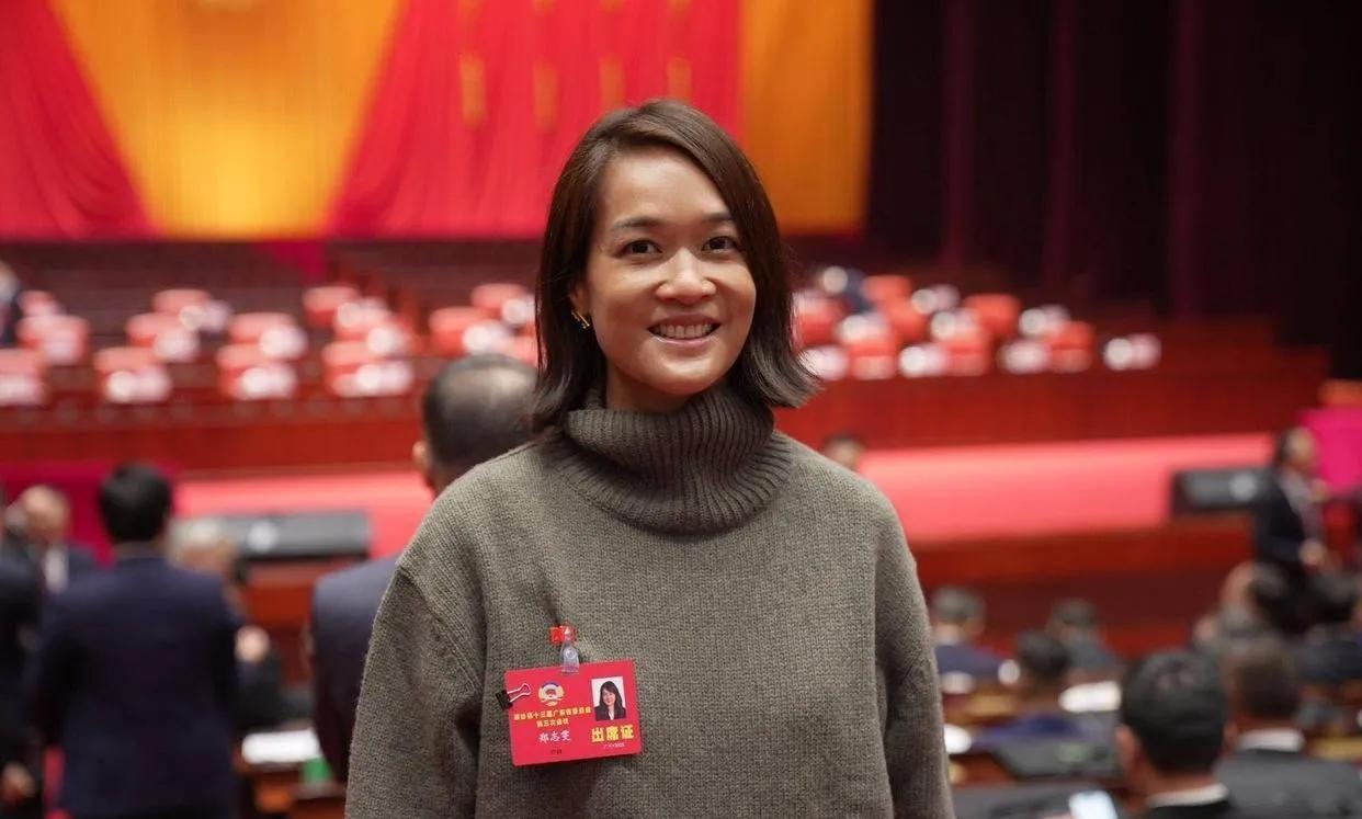 你能想象吗？豪门千金也能逆天改命！
郑志雯哈佛毕业后，愣是扎进金融圈摸爬滚打5年