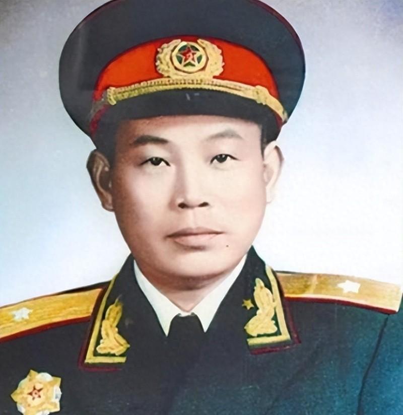 1953年，西康军区司令员刘忠，听说母亲尚在人世，就带妻子回家探亲，回家后，他见