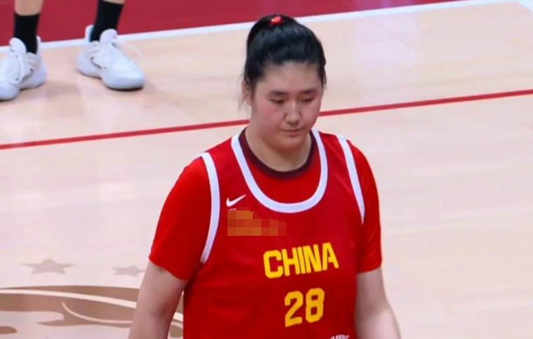 中国女篮赢日本队9分！篮球记者大赞1人：适应速度与程度，都是超出了很多人的预期。