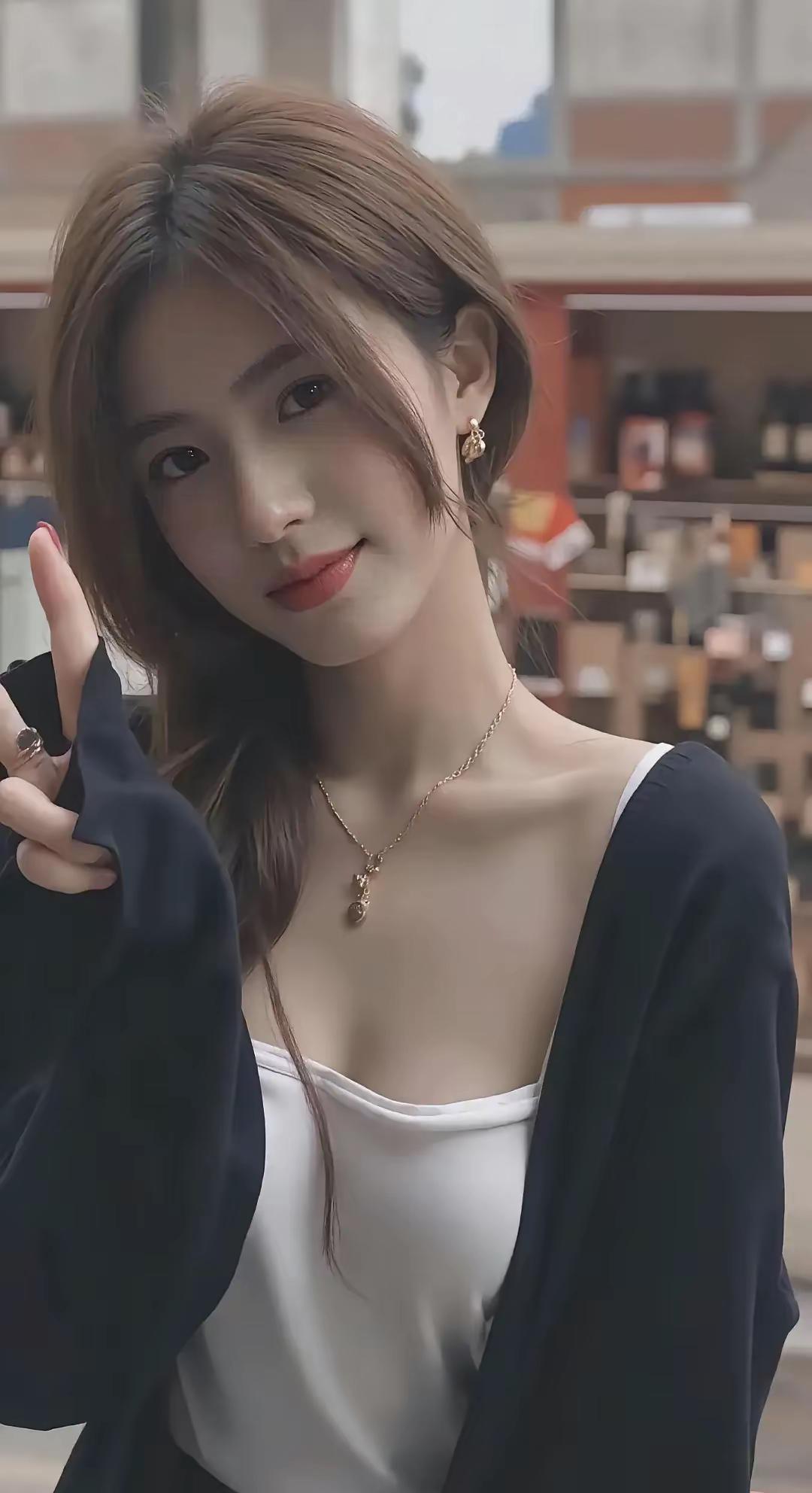 得什么样出类拔萃的男人才能配得上这样的姑娘呢？