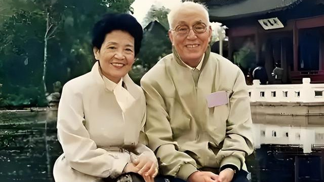 他是著名导演，两任妻子都是大名鼎鼎的女星，伤害石挥愧疚半生