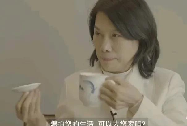 日本导演竹内亮问董明珠：“可以去您家里看看吗？”董明珠毫不犹豫的拒绝道：“我家不
