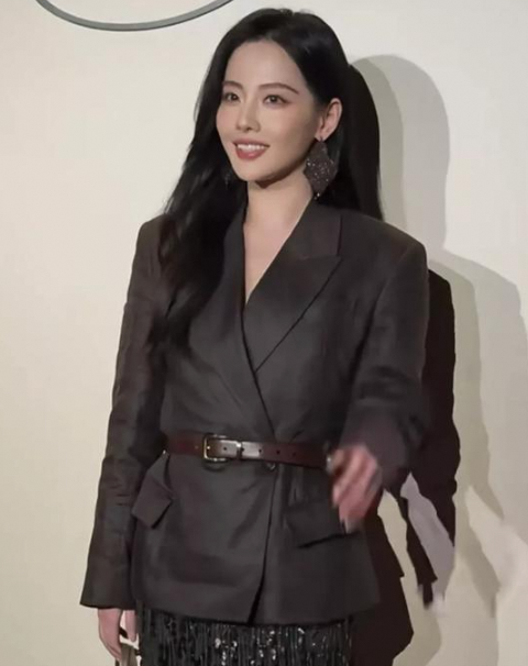 张嘉倪成都亮相，久未露面模样大变，还似网红脸