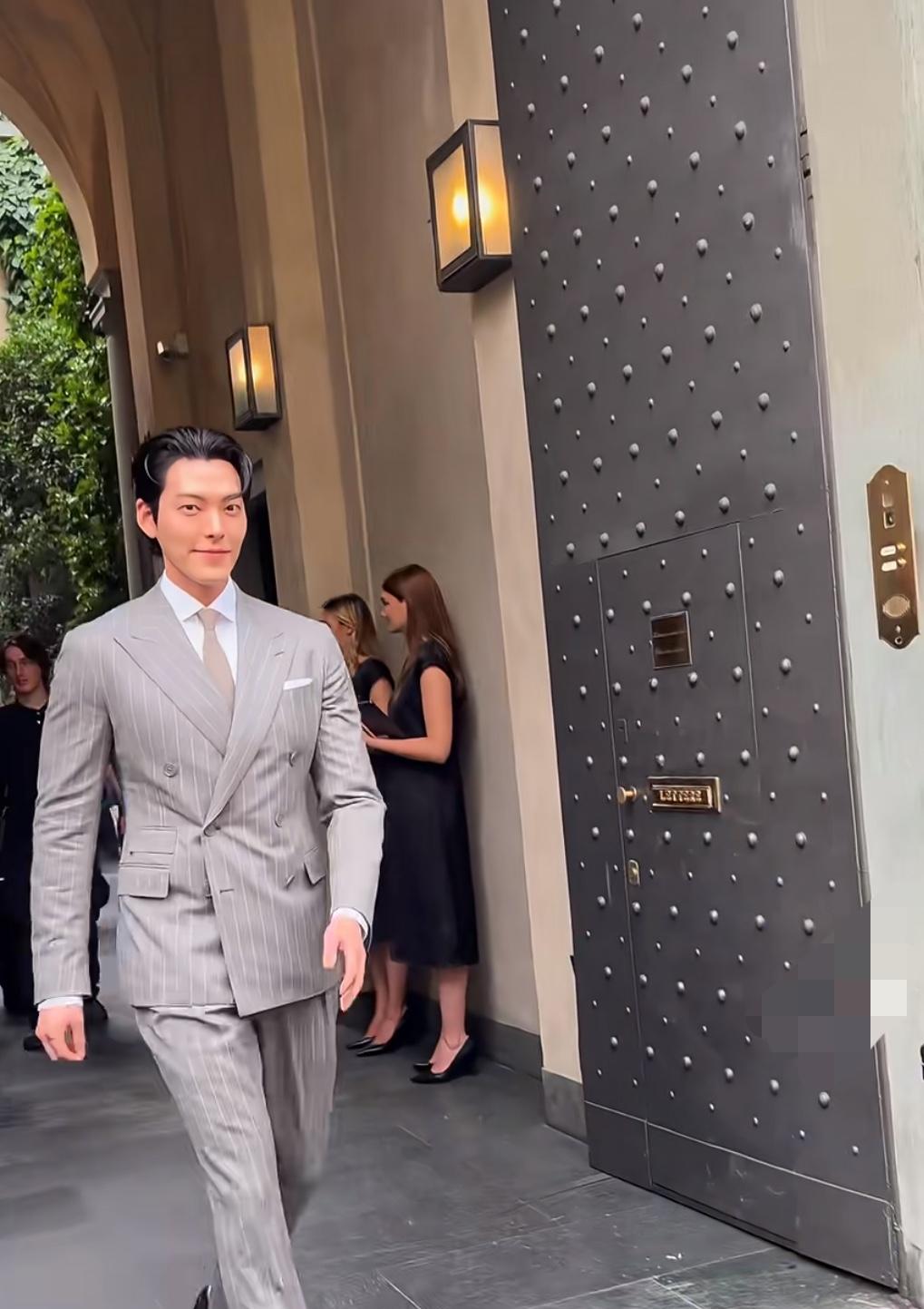 真的好帅！是谁2025还在沉迷于崔英道[爱慕]我记得前两年他生病了 现在看着恢复
