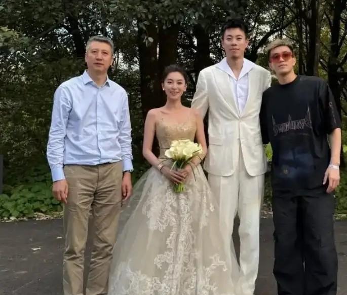 俗话说“礼多人不怪”，张镇麟丽江婚礼的礼金排行榜，精彩程度堪比CBA积分榜！
