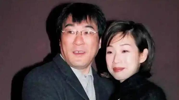 李宗盛有着三段婚姻，还传出多段绯闻，现和小27岁的妻子结婚