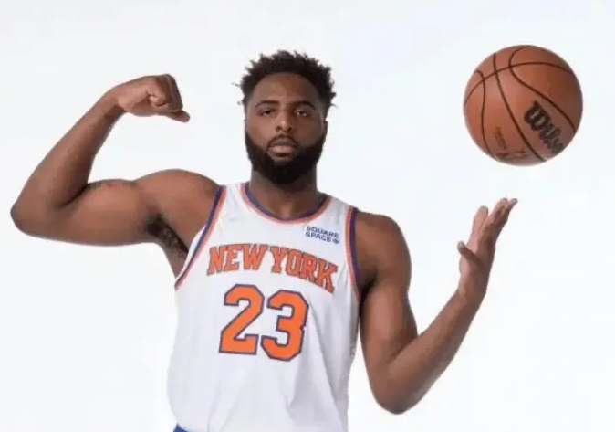 NBA常规赛，尼克斯134-98击败篮网。
赛后尼克斯主帅迈克-布朗在接受记者采