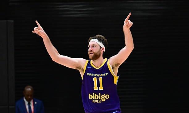 关系户，詹姆斯从发展联盟带来一名内线球员！湖人队记报道：詹姆斯本赛季第一次向球队