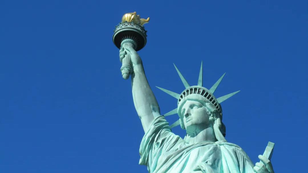 只要才和财！读懂特朗普的移民逻辑，2026你的绿卡其实更稳了