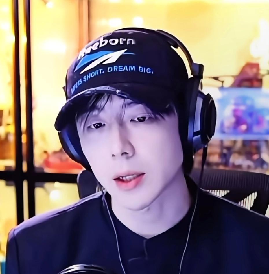 这就是刘宇宁眼中的金靖啊
刘宇宁在直播中聊到金靖，对她可谓是赞赏有加。他说之前跟