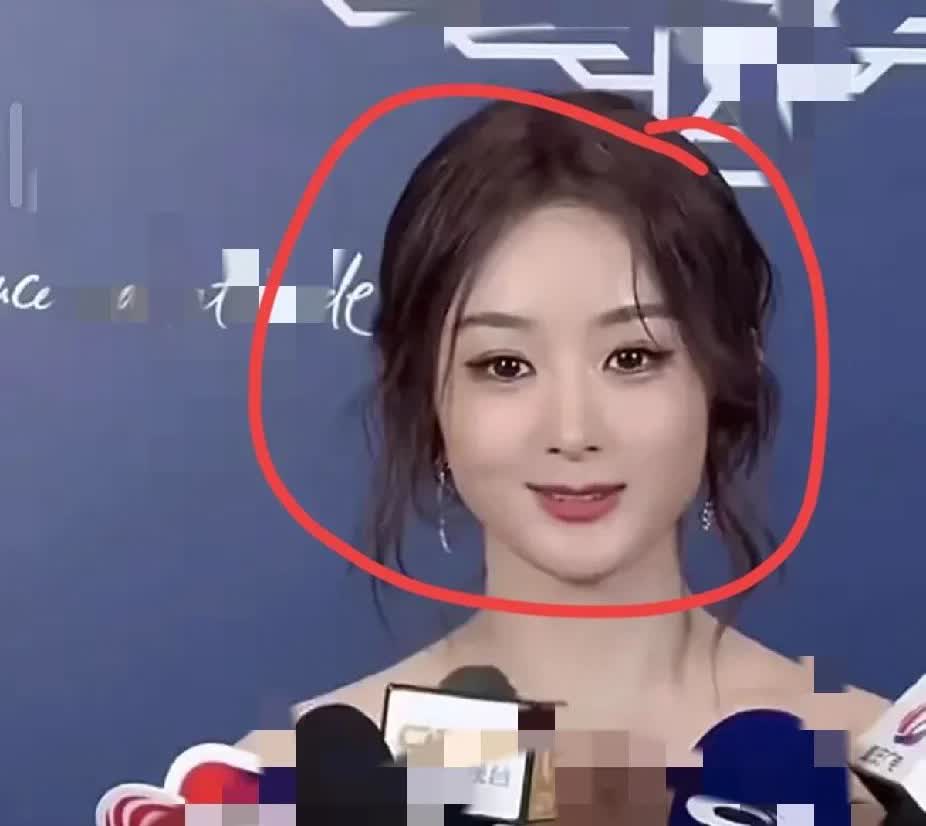 有没有发觉赵丽颖这次有些不同呢？感觉很怪异啊！你们是不是也有同样的感觉？网友居然