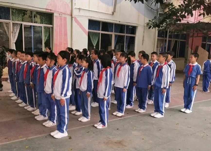 感觉在深圳的民办学校招生就是像抢人一样，怕晚一步学生就跑别的学校去了！
我老板交