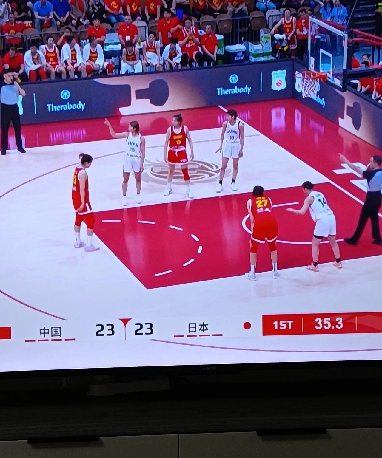 中国女篮101:92战胜日本女篮。
真没想到，高大的中国女篮第一节打得没任何优势